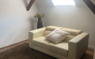 Casă în centrul Cisnădioarei cu 243mp de locuit și teren de 936mp - Poză 2