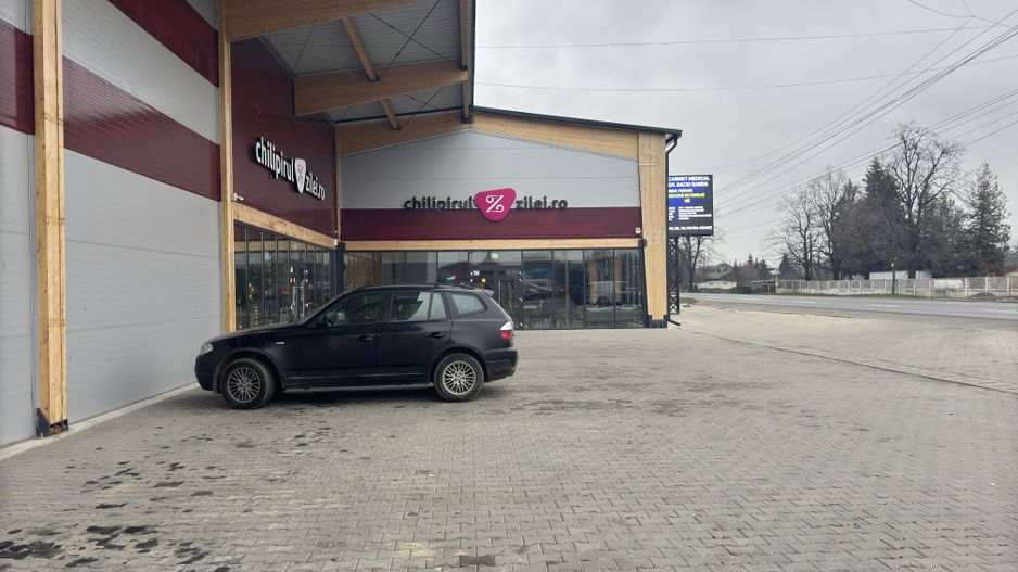 Showroom + cladire birouri | Roman/Neamt | stradal - de vanzare - Poză 10