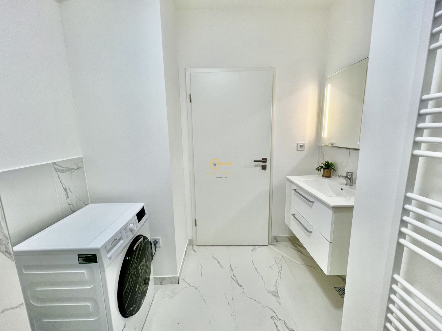 Garsoniera spatioasa LA CHEIE- Incalzire in pard, jaluzele electrice - Poză 6