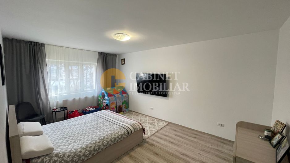 Etaj 1 Nicolina Prima Statie Apartament 2 Camere Decomandat Bloc 1983 - Poză 3