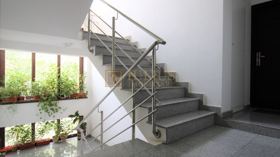 Centrala proprie, bucatarie inchisa si balcon spatios; posibilitate decontare - Poză 15