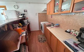 Apartament 3 camere decomandat  78 mp pivnita curte  in zona Centrala - Poză 3