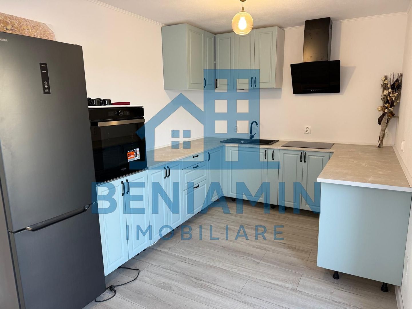 Casa Moderna-Lux-La cheie-Mobilata-Utilata-Model deosebit-Libera - Poză 4