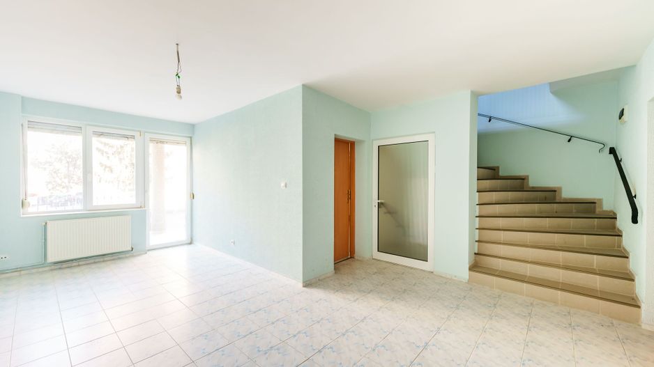 VÂNDUT! Casă cu destinații multiple în cartierul Aurel Vlaicu - Poză 1