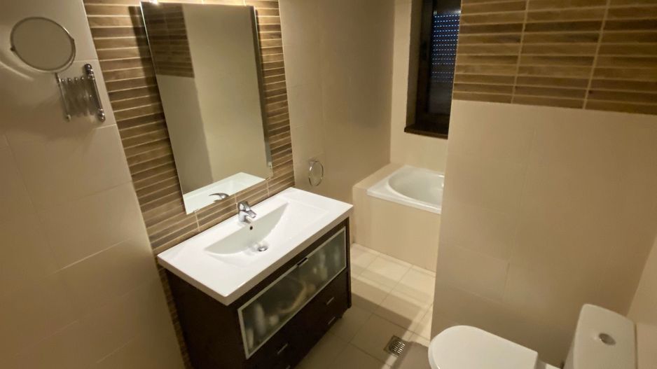 Inchiriere apartament 3 camere zona Mall Vitan - Poză 8