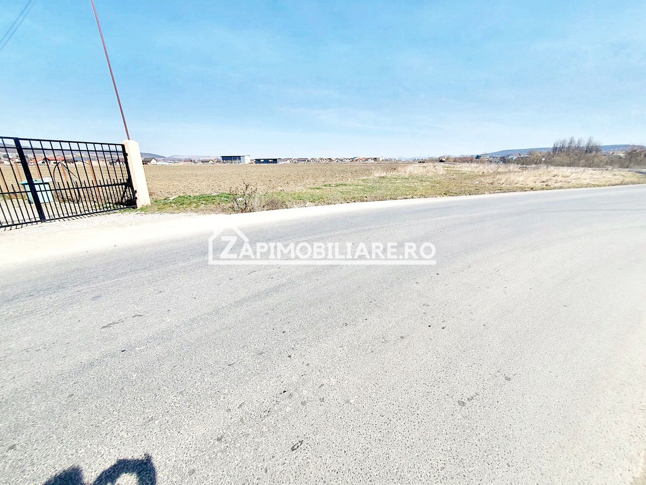 Teren 27.000 mp.deschidere la 2 drumuri ,75 euro mp. - Poză 5