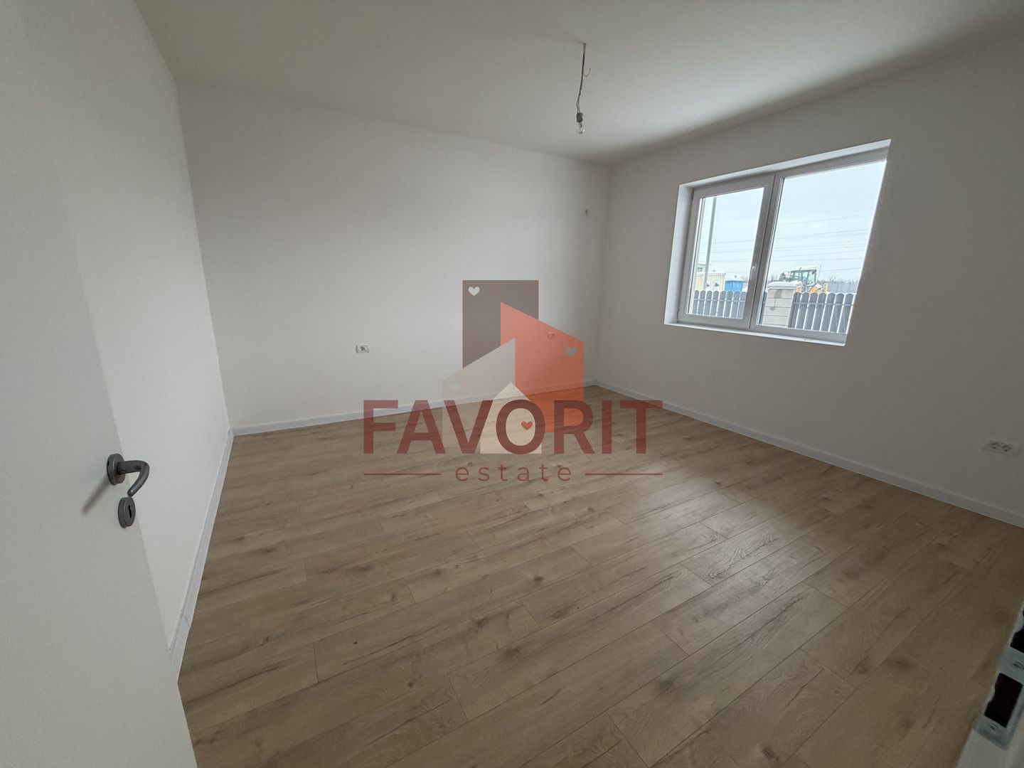 Bloc Nou. Gradina proprie de 103 mp si 2 locuri de parcare inscrise in CF. - Poză 9