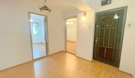 De vanzare – Apartament 3 camere   -R-uri -  Mazepa 1
