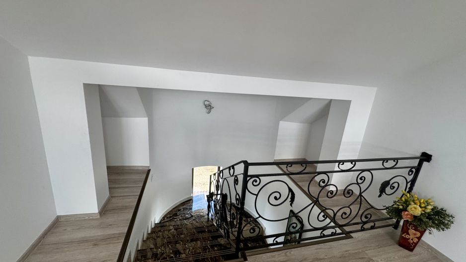 Berceni - VILĂ UNICAT, spațioasă, curte 1.000 mp, la 7 min metrou - Poză 33