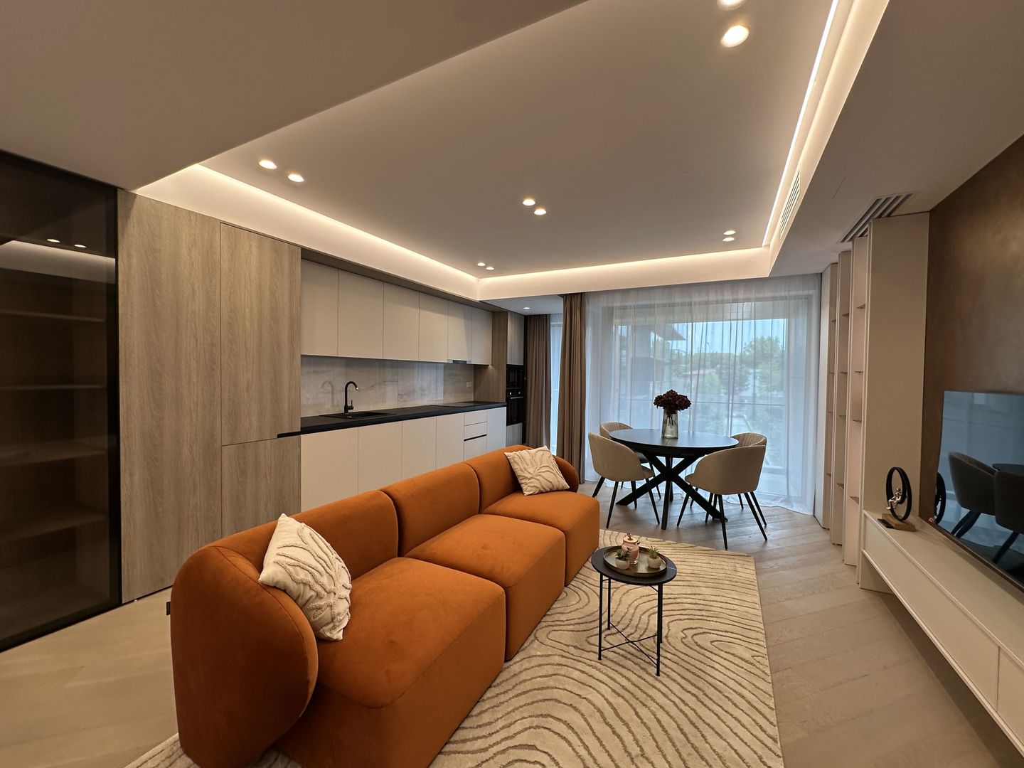 PRIMA INCHIRIERE 3 CAMERE CORTINA 126 - Poză 3