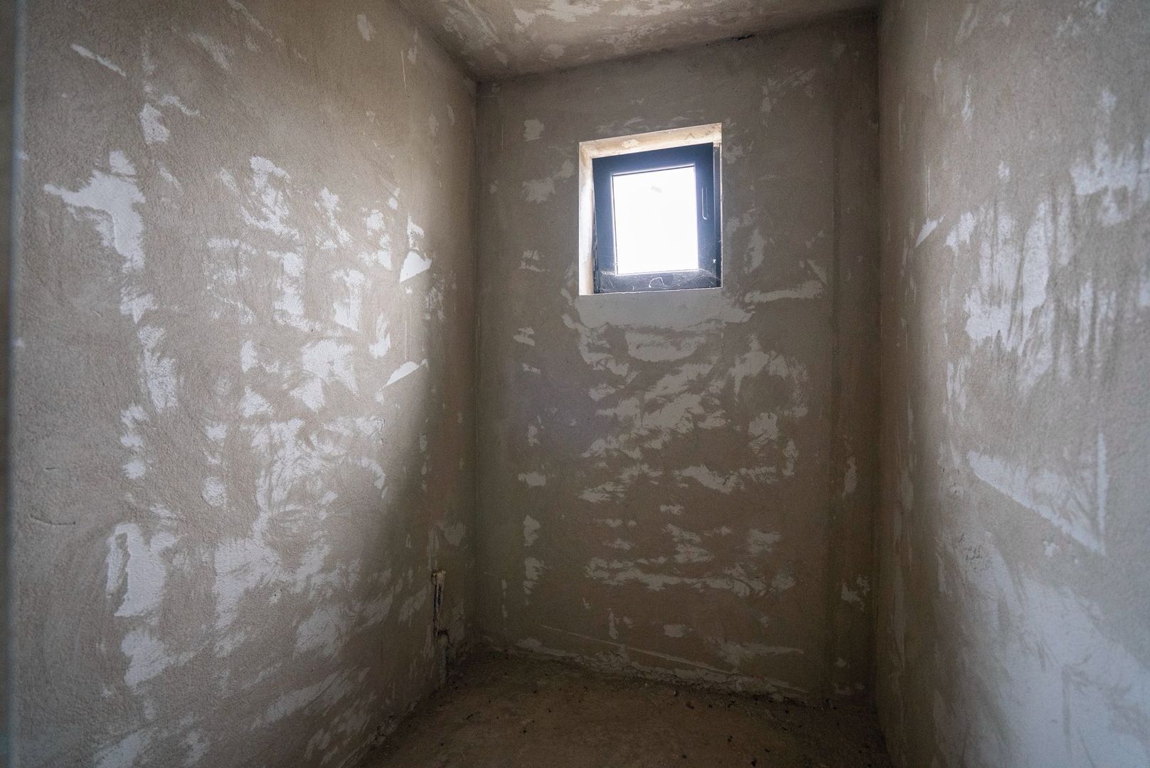 CASA NOUA SEMIFINISATA IN CIHEI CU 3 CAMERE - Poză 8