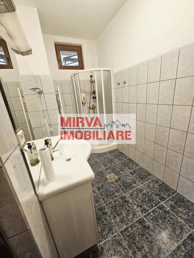 Casă 3 camere de închiriat, zona Centrală–ideală pentru salon/birouri - Poză 12