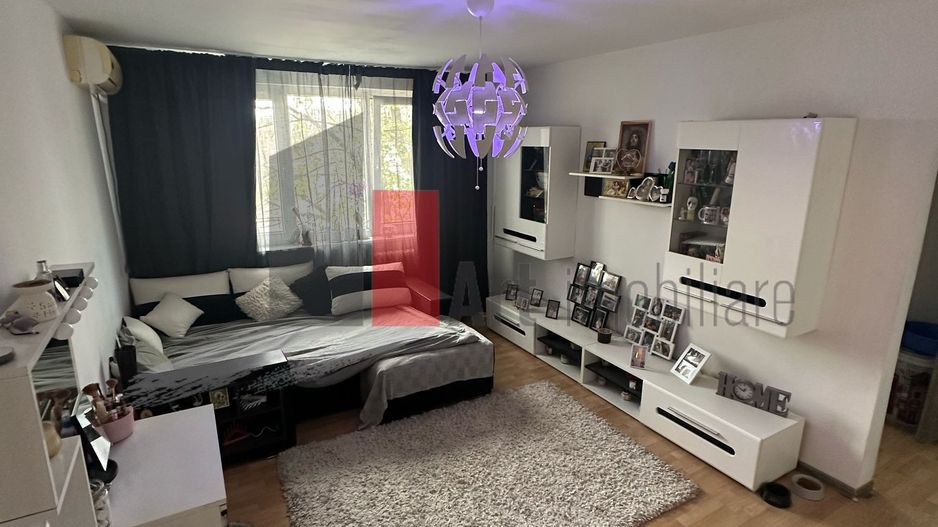 Apartament cu 3 camere în Zona 1Decembrie - Poză 1