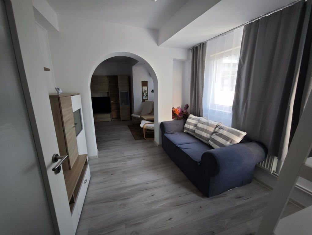 Închiriez apartament 3 camere, Unirii, plan B, centrală proprie - Poză 1