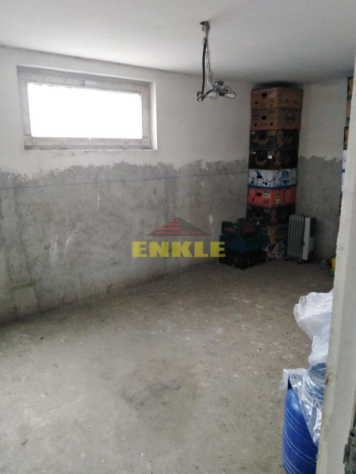Casa P+1, 200 mp utili,Hala nr 1, 350 mp,Hala nr 2,250 mp,Teren 14000 mp,zona Vladeni,pret negociabil - Poză 1