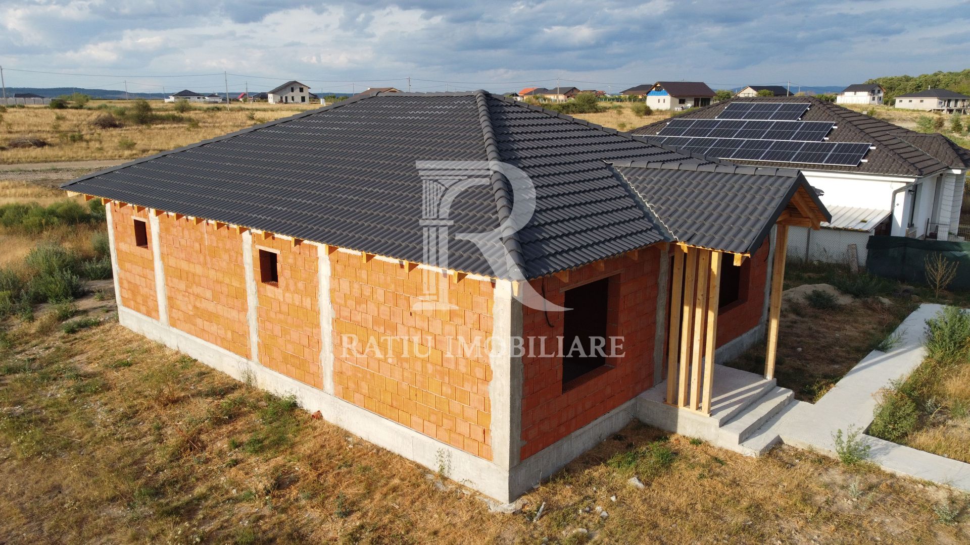 Casă la roșu de vânzare | Alparea | 1.000 mp teren - Poză 8