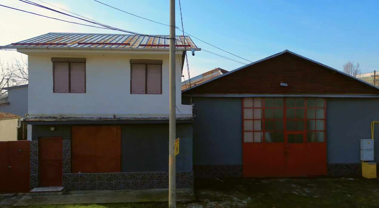 Vila 290mp + 4 spatii comerciale/chiriasi /depozitare, teren 1401 mp, acces DN1 - Poză 2