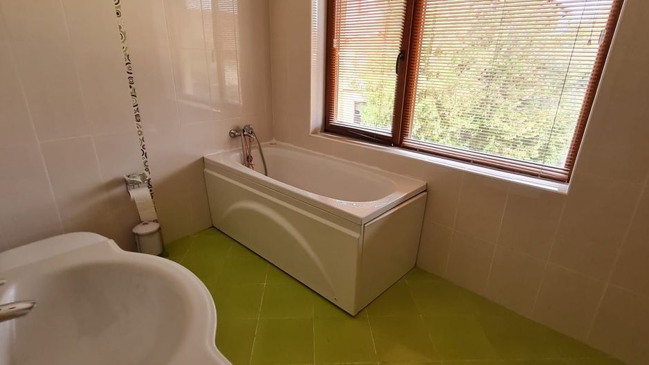 Super oferta!!!Vila spațioasă în Ghiroda! - Poză 12