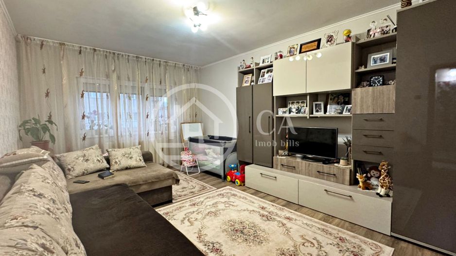 Apartament cu 3 camere de vanzare in Decebal, Oradea - Poză 2