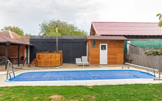 Vilă 5 dormitoare, 4 băi, 2 248mp teren, piscină. Preț: 229 000 E. - Poză 16