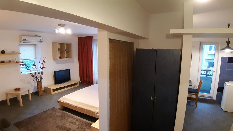 Garsonieră spațioasă 45 mp, renovată recent, AC, balcon, Splaiul Unirii - Poză 2