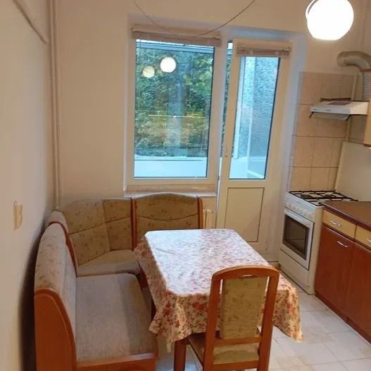 AP. 3 CAMERE MILITARI, BUCATARIE INCHISA, PARTIAL MOBILAT, CURAT - Poză 1