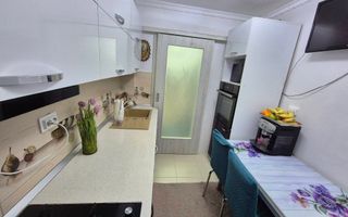 Apartament 3 camere, Podu Roș, modernizat și mobilat - Poză 3