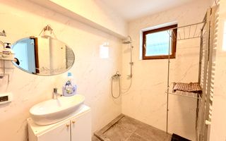 Doua etaje in vila pe malul lacului Grivita birouri rezidential - Poză 19