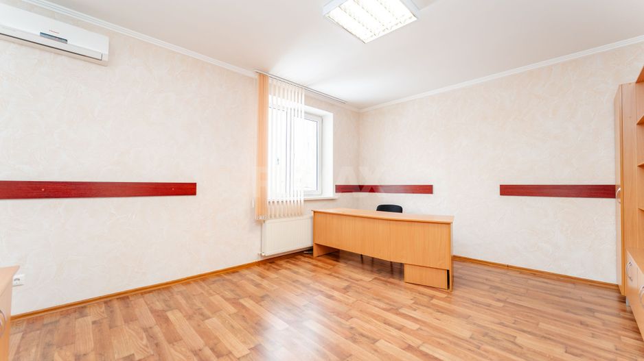 Se oferă spre închiriere casă în centrul orașului, ideală pentru birouri, clinică sau centru educați - Poză 10