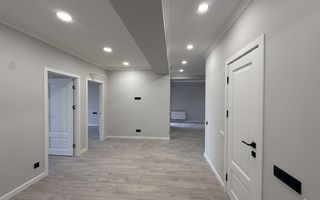 Vânzare apartament cu 2 dormitoare si living la Buiucani - Poză 1