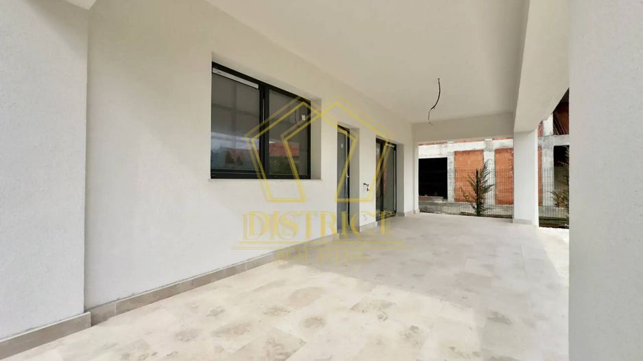 Casa superba cu 5 camere si garaj | Dumbravita - Poză 2