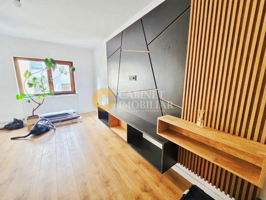 Chirie - 3 camere - Centru - Poză 2