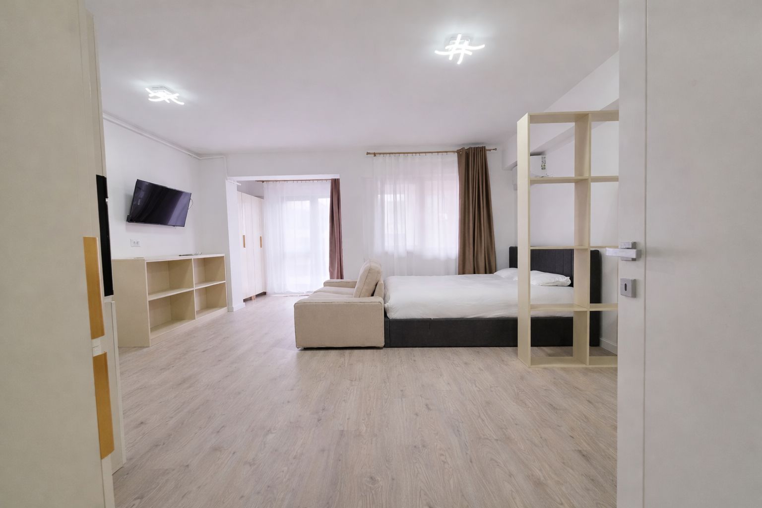 Garsonieră modernă de închiriat – Pipera | imobil nou | parcare - Poză 1