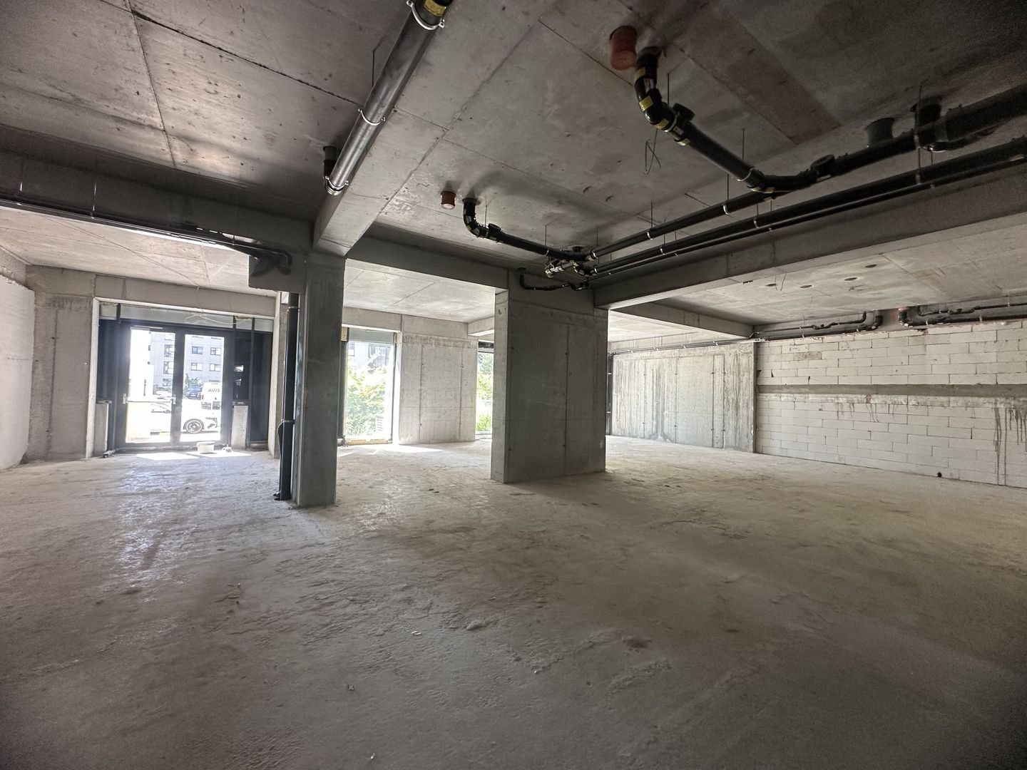 SPATIU COMERICIAL CU VAD PRETABIL PENTRU DIFERITE AFACERI - Poză 4