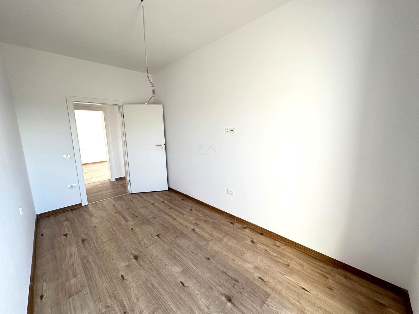 Bloc finalizat. Finisaje superioare. Loc de parcare. - Poză 8