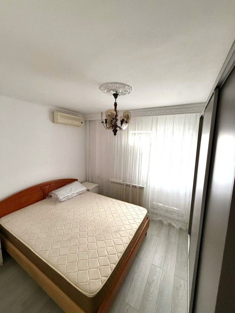 Închiriez Apartament cu 3 camere decomandat, parcare inclusă, metrou Dristor 🚗 - Poză 3