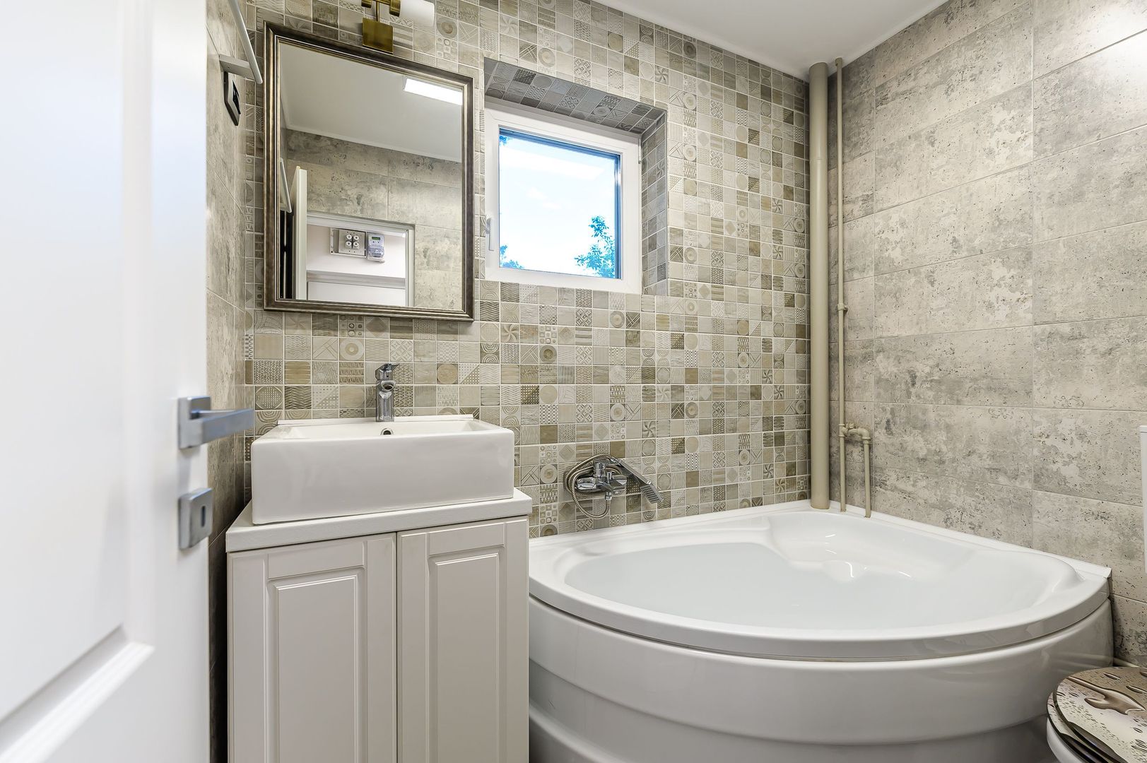 Apartament 3 camere renovat - zona Banu Mărăcine - Poză 4
