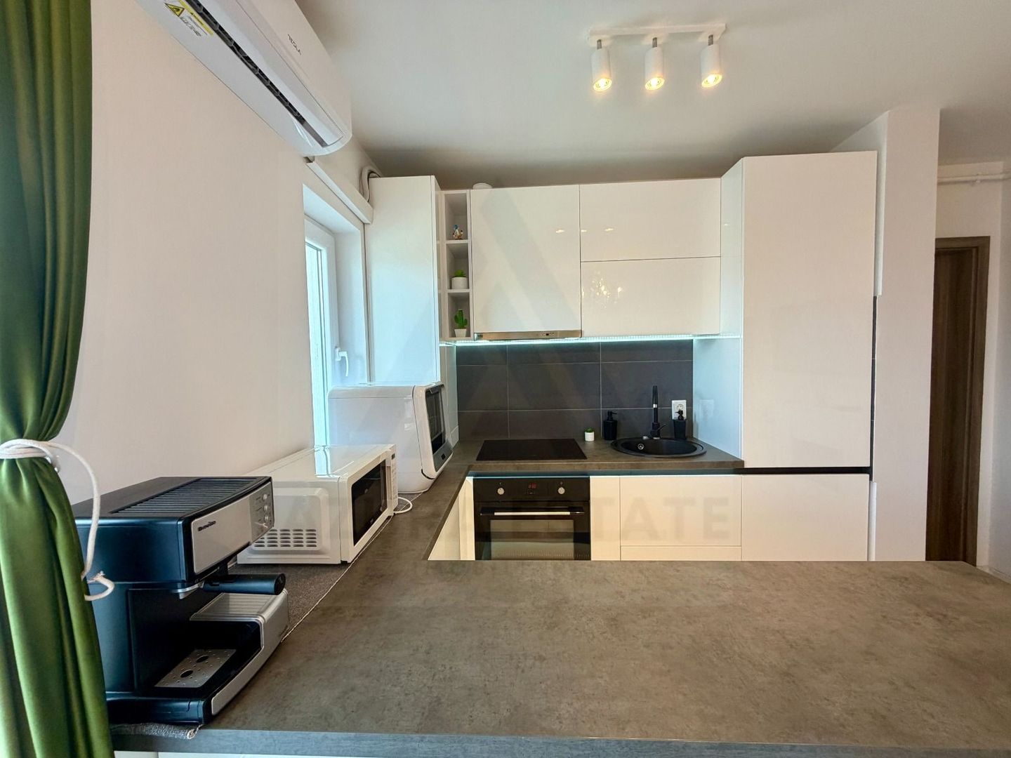 Apartament premium 3 camere etaj 2 cu lift si terasa Calea Surii Mici - Poză 3