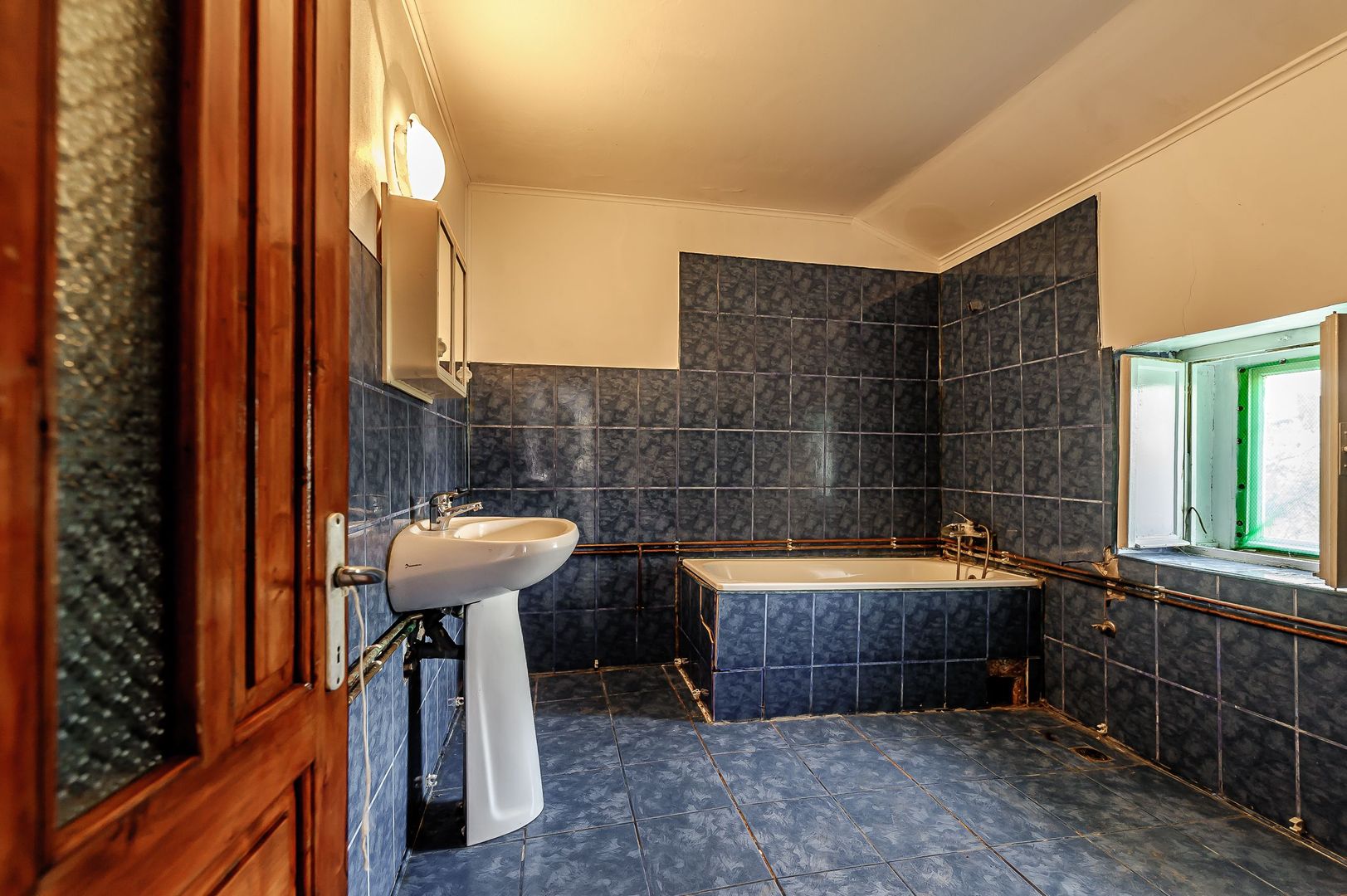 VÂNDUT! Casă cu teren generos de 1680mp pe dealul Șiriei! - Poză 7