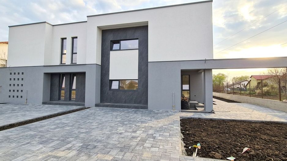 Duplex cu 5 camere si teren de 372mp - Poză 1