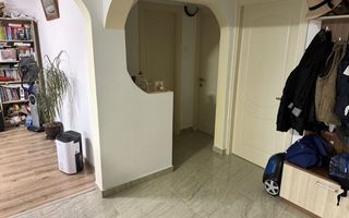 De vanzare apartament cu 3 camere, zona Mall. - Poză 4