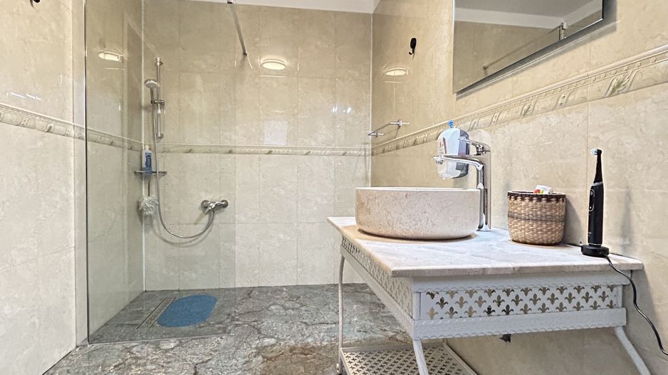 Pensiune Casa Eva Statiunea 2 Mai - 12 camere - teren 600 mp - Poză 15