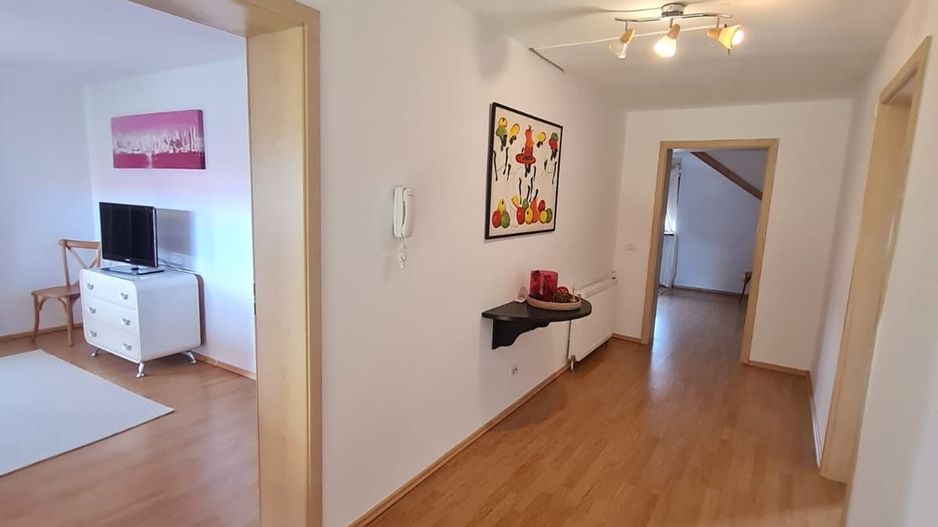 Vila spațioasă și recent renovată în Ghiroda! - Poză 21