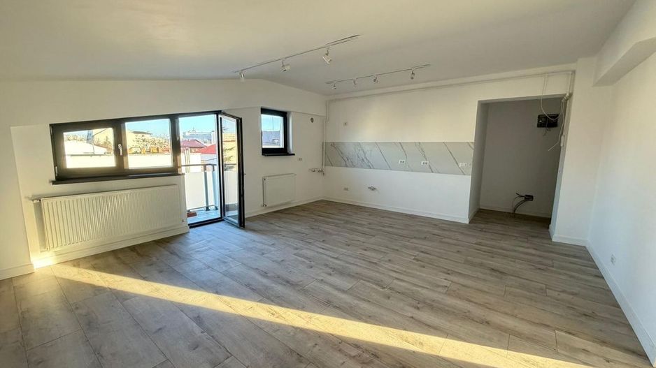Apartament 3 camere nemobilat,nelocuit bloc nou + loc parcare - Poză 2