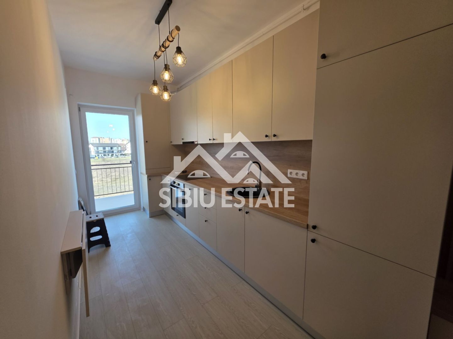 Apartament intabulat etaj 1 parcare proprie zona Brana - Poză 1