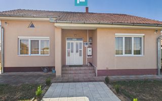 Casă renovată cu curte mare de închiriat în Rontău - Poză 1
