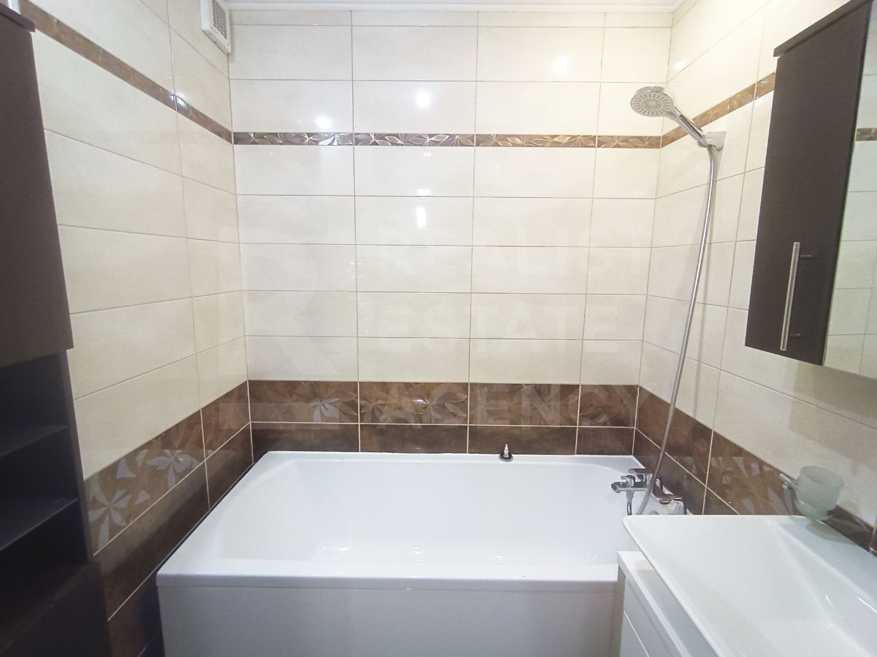 Chirie, apartament, 3 camere, str. Burebista, sectorul Botanica - Poză 17