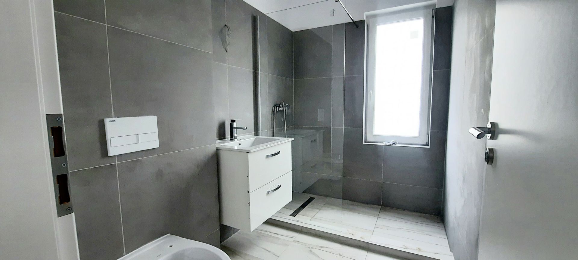 Apartament 2 camere cu curte proprie si loc de parcare - Poză 2