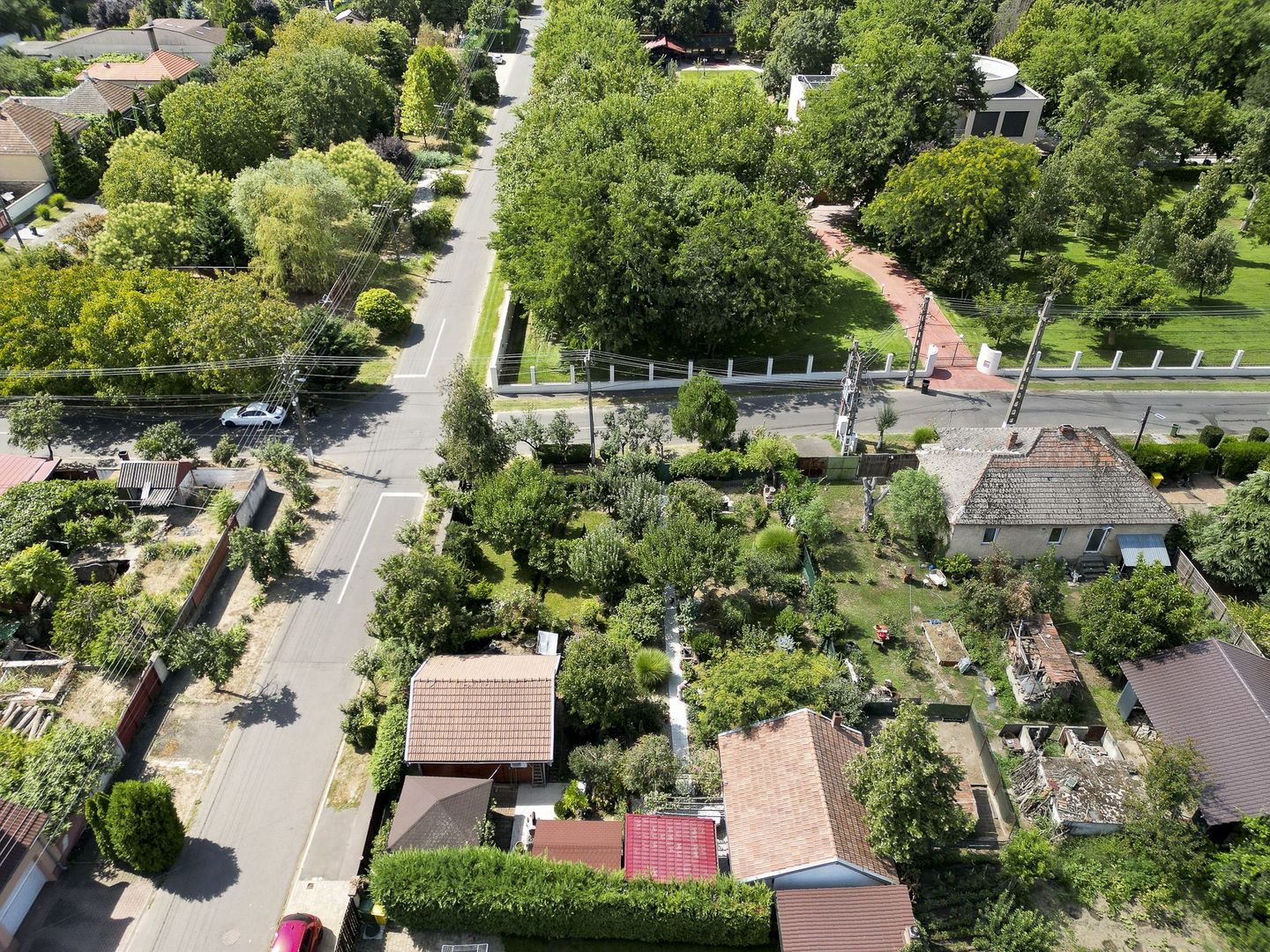 Casă cu o cameră, teren 350 mp în Subcetate - Poză 20