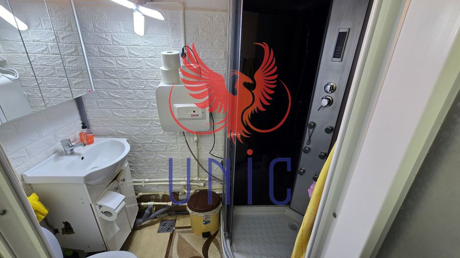 Camera de camin transformata in garsoniera! - Poză 4